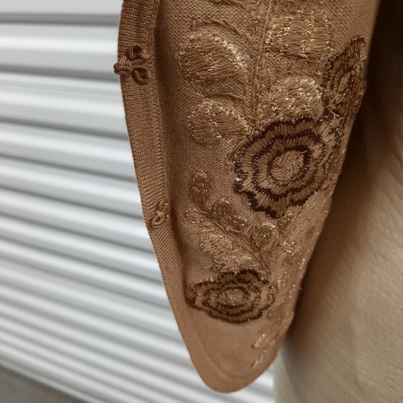 Ann Taylor Sweater - Picture 5 of 8